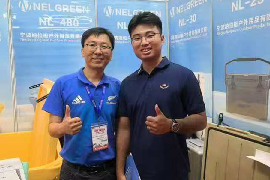 Dengan pelanggan Vietnam